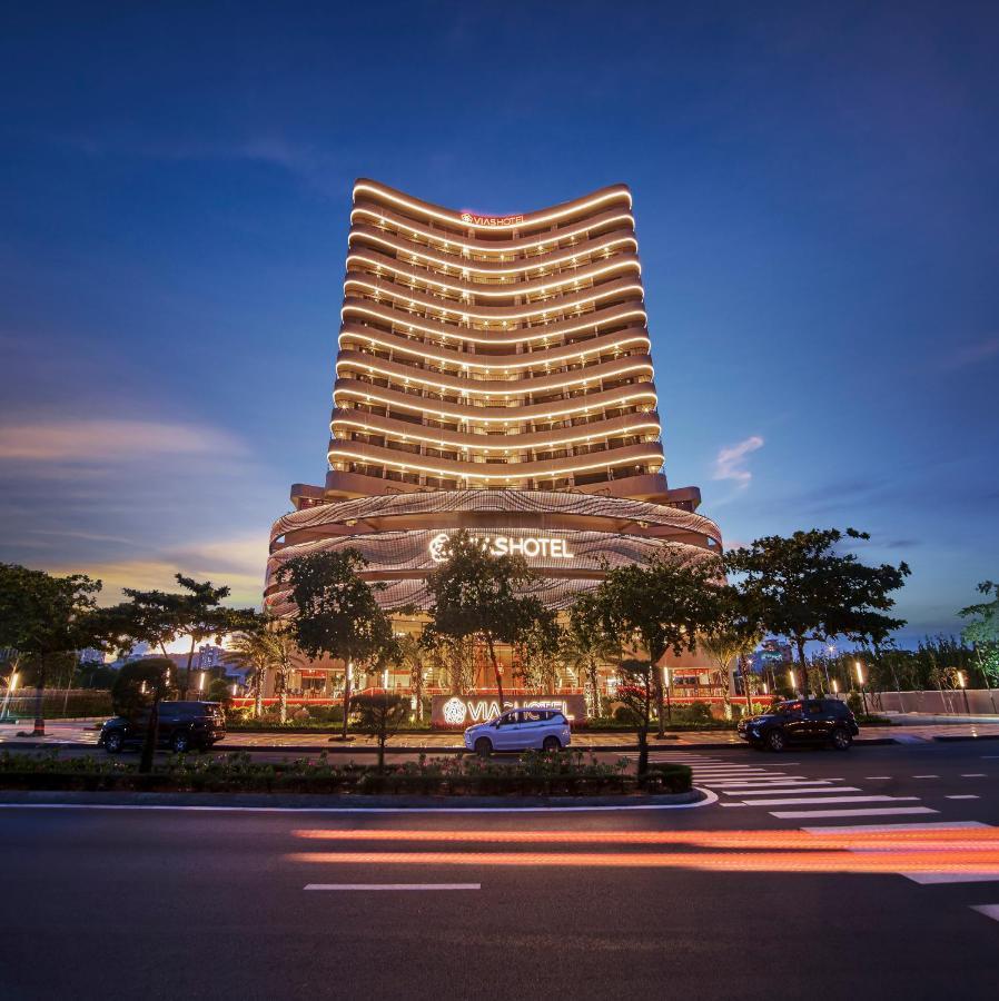 Vias Hotel Vung Tau - Transportation Included Exterior photo The hotel at night