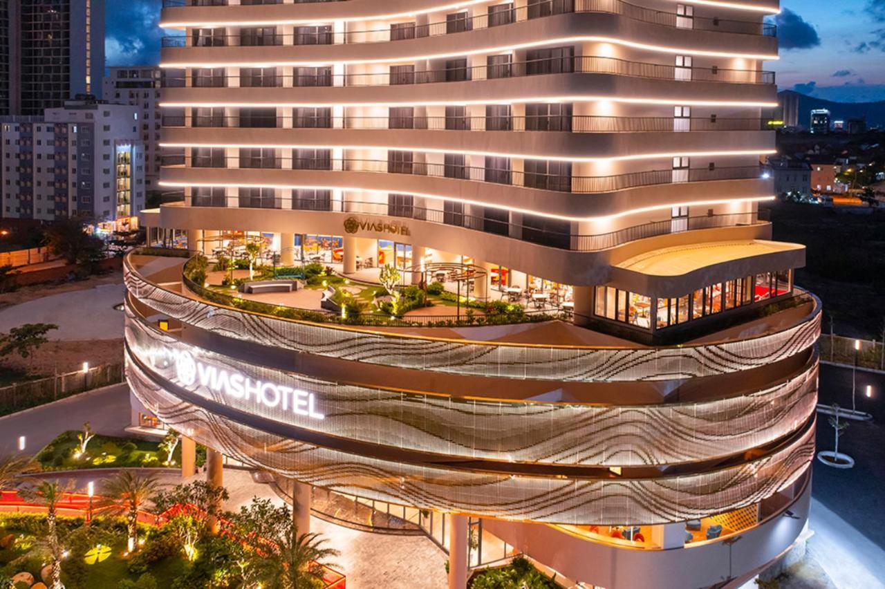 Vias Hotel Vung Tau - Transportation Included Exterior photo The hotel at night