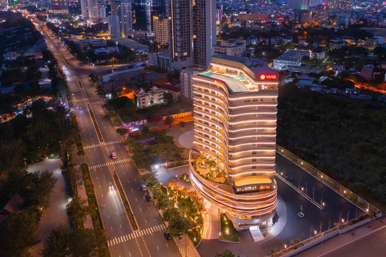 Vias Hotel Vung Tau - Transportation Included Exterior photo The hotel at night
