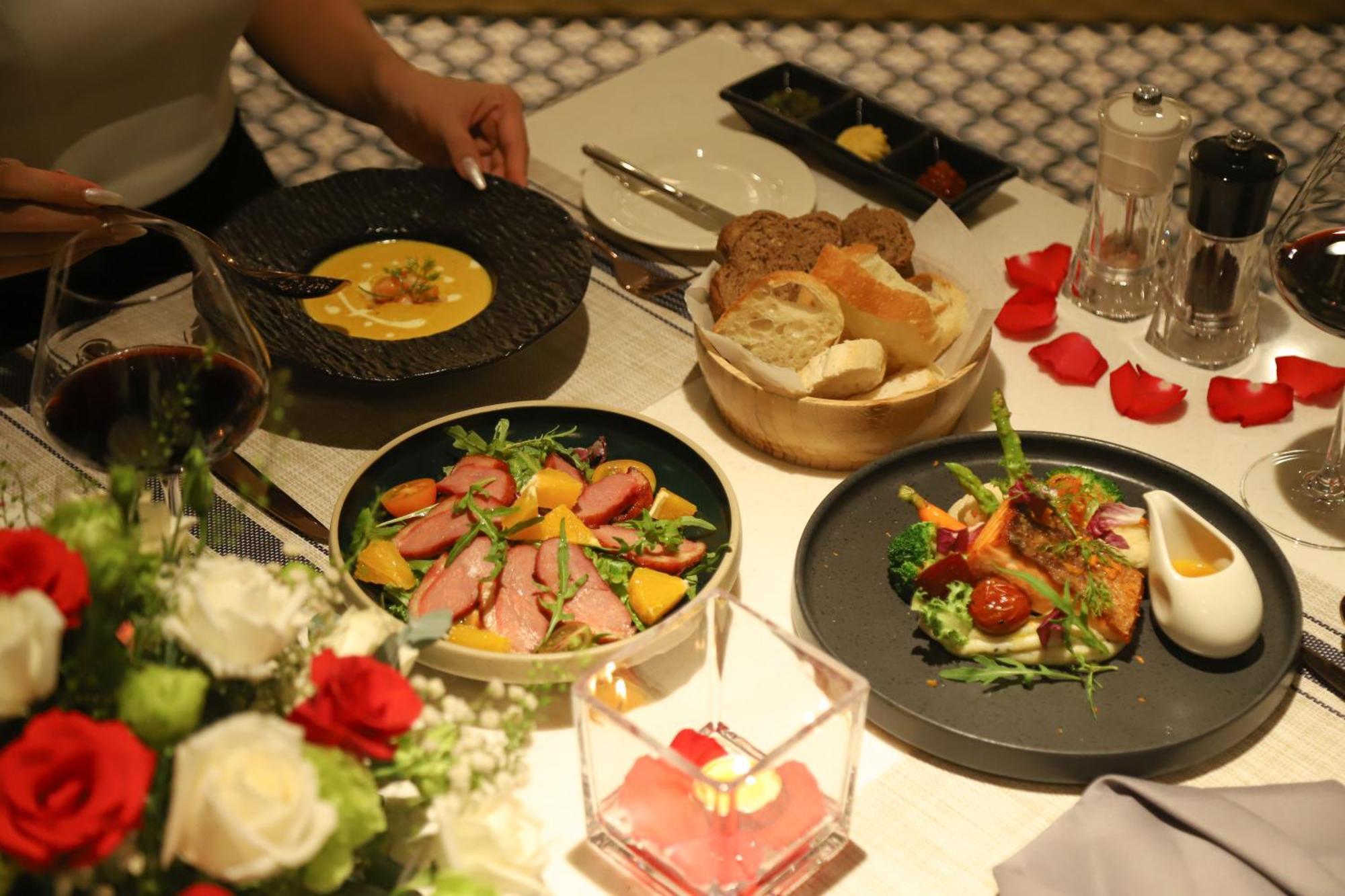 Vias Hotel Vung Tau - Transportation Included Exterior photo A meal at the restaurant
